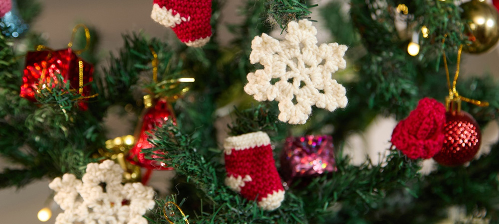 Christmas Yarn Ornaments: Crochet Creations with Leftover Yarn