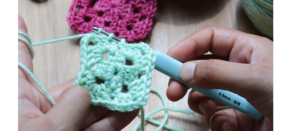 crochet granny square with symfonie yarns